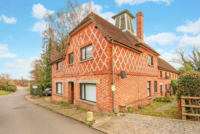 2 Bedroom Maisonette To Rent In Farm Lane, Great Bedwyn, Marlborough SN8