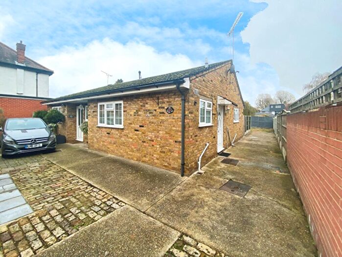 1 Bedroom Bungalow To Rent In Corbets Tey Road, Upminster, RM14