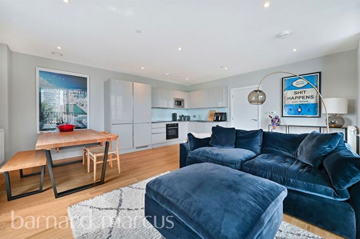 2 Bedroom Flat For Sale In Plough Lane, London, SW17
