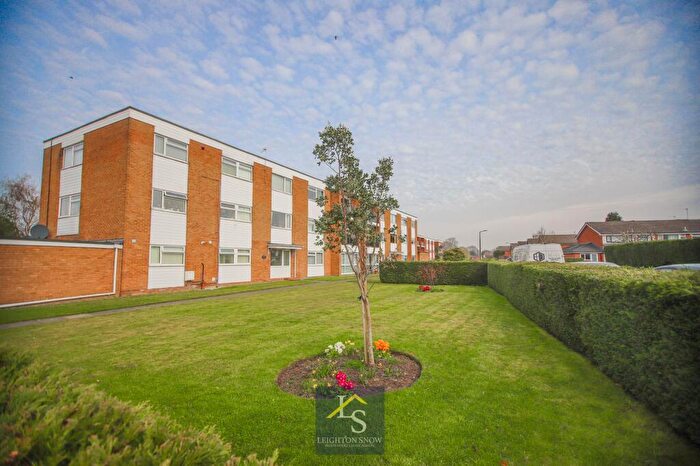 2 Bedroom Flat For Sale In Dairyground Road, Bramhall, SK7