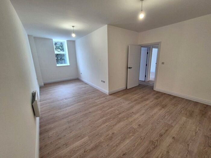 3 Bedroom End Of Terrace House To Rent In Europa Trading Estate, Fraser Road, Erith, DA8