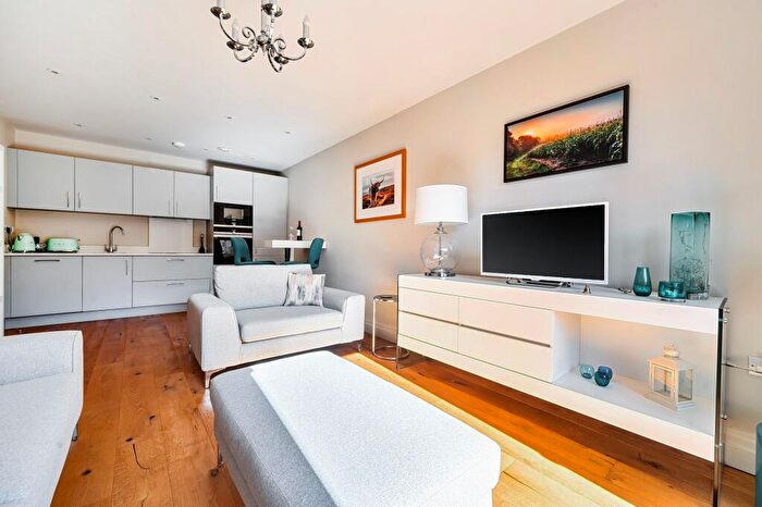 1 Bedroom Apartment For Sale In Kings Drive, Midhurst, GU29