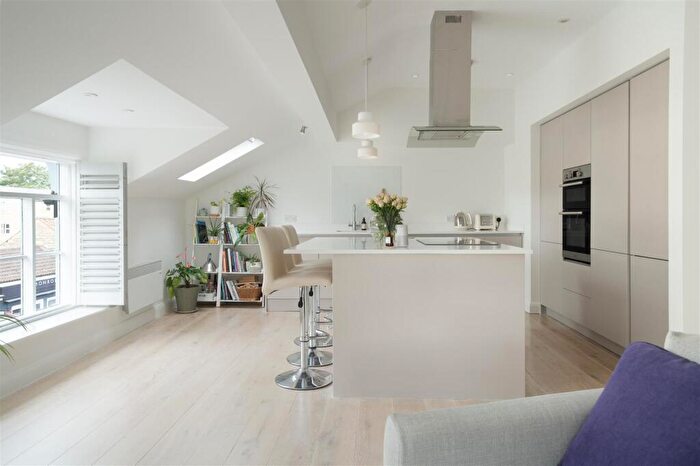 2 Bedroom Apartment For Sale In High Street, Boston Spa, LS23