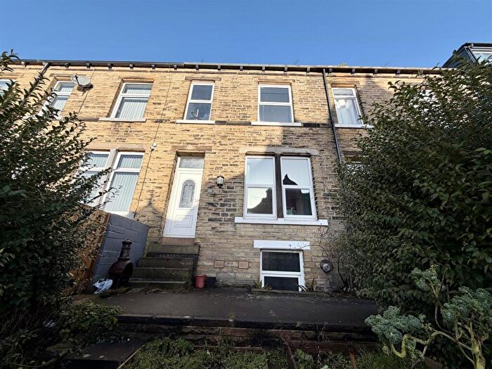 3 Bedroom Terraced House For Sale In Haugh Shaw Road, Halifax, HX1