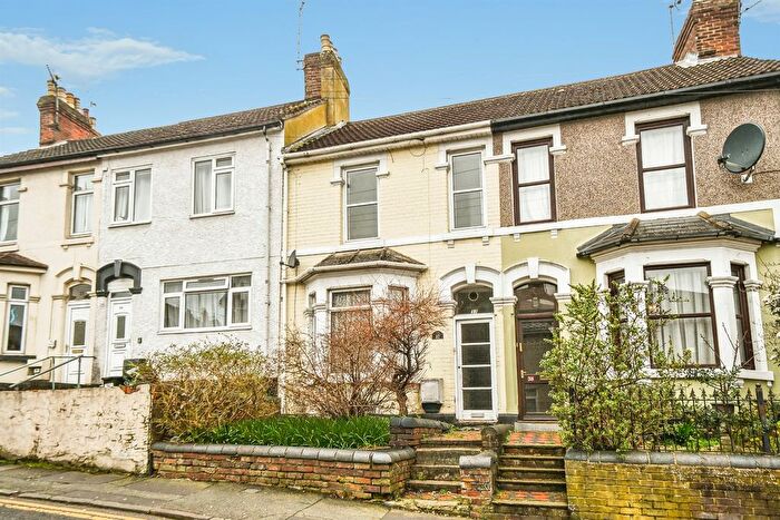 3 Bedroom Terraced House For Sale In Eastcott Hill, Swindon, SN1