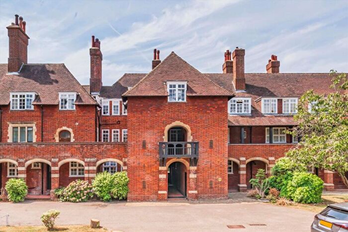 1 Bedroom Flat For Sale In Meadway, Hampstead Garden Suburb, NW11