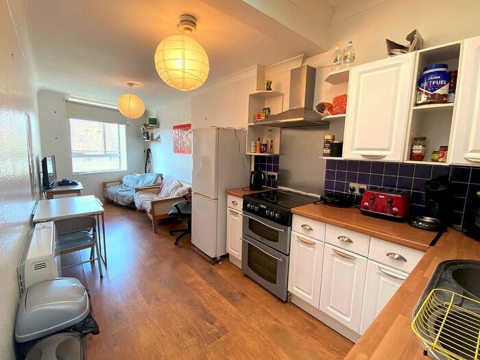 3 Bedroom Apartment To Rent In Victoria Grove, Southsea, PO5