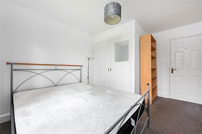 2 Bedroom Flat For Sale In Hainton Close, London, E1