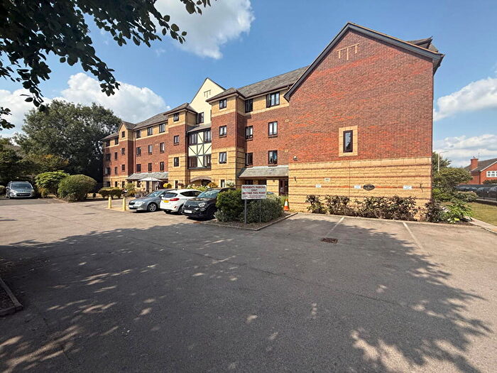 2 Bedroom Flat For Sale In Liddiard Court, Wollaston, Stourbridge, DY8