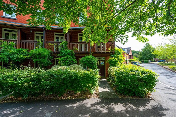 4 Bedroom End Terrace House For Sale In Henderson Avenue, Guildford, GU2