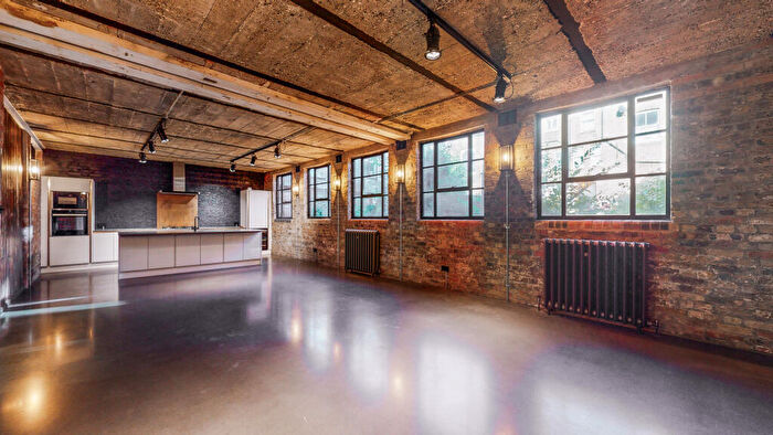 2 Bedroom Flat To Rent In Limes Road, Beckenham, BR3