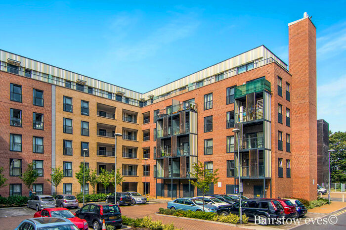 2 Bedroom Flat To Rent In Wave Court, Romford, RM7