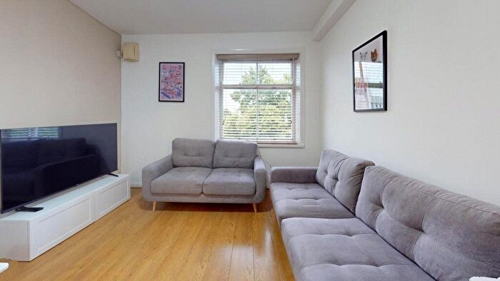 4 Bedroom Flat To Rent In Southampton Road, Belsize Park, London, NW5