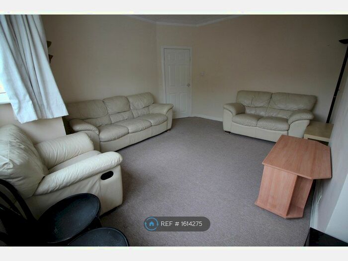 3 Bedroom Semi-Detached House To Rent In St. Margarets Road, Edgware, HA8