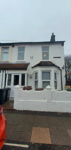 2 Bedroom Flat To Rent In Essex Road, Barking, Essex, IG11