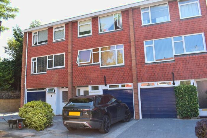 3 Bedroom Terraced House To Rent In Ridgemount, Weybridge, KT13