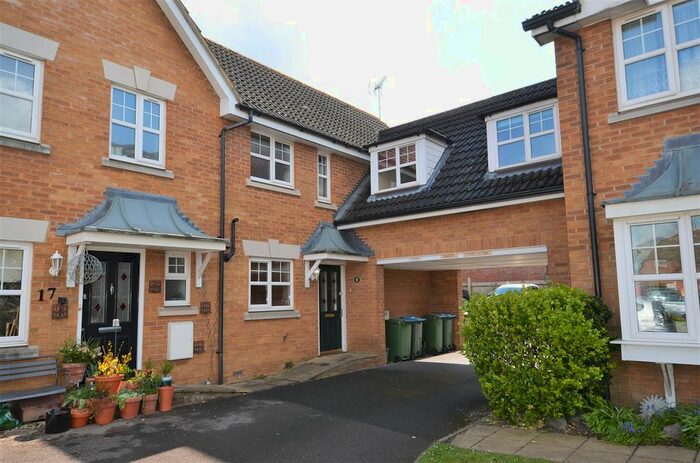 3 Bedroom Property To Rent In Riley Close, Aylesbury, HP20