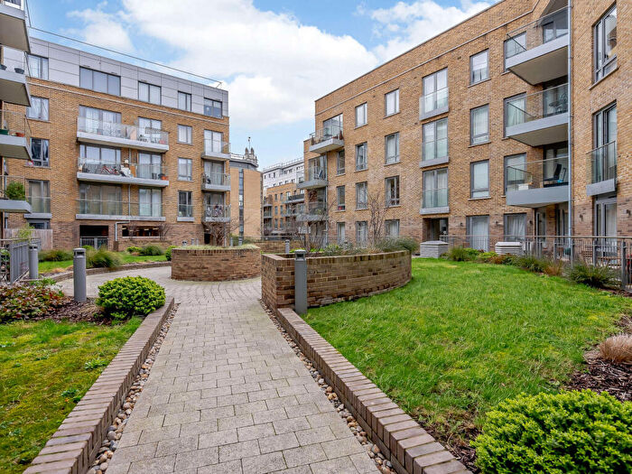 2 Bedroom Flat For Sale In Keymer Place, London, E14