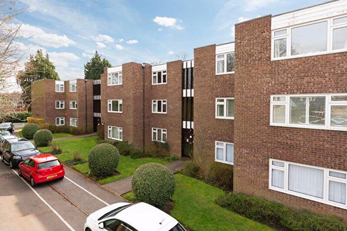 2 Bedroom Flat To Rent In Woodside, Walton-On-Thames, KT12