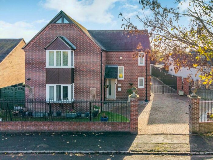 4 Bedroom Detached House For Sale In Fullers Field, Great Milton, Oxford, Oxfordshire, OX44
