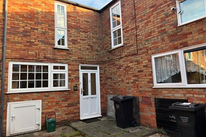 3 Bedroom Terraced House To Rent In Bedroom Terraced House In Basildon, SS15