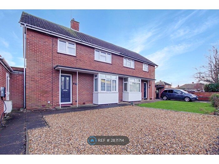 3 Bedroom Semi Detached House To Rent In Queens Drive, Bedford, MK41