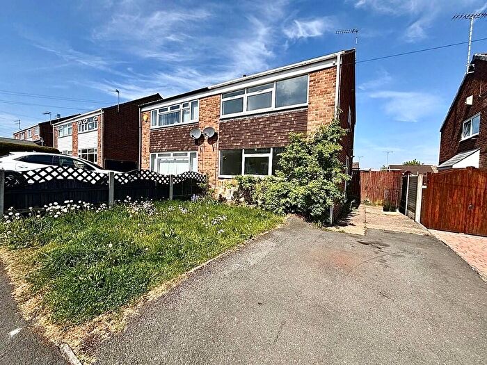 3 Bedroom Semi-Detached House To Rent In Cotswold Close, Swadlincote, DE11