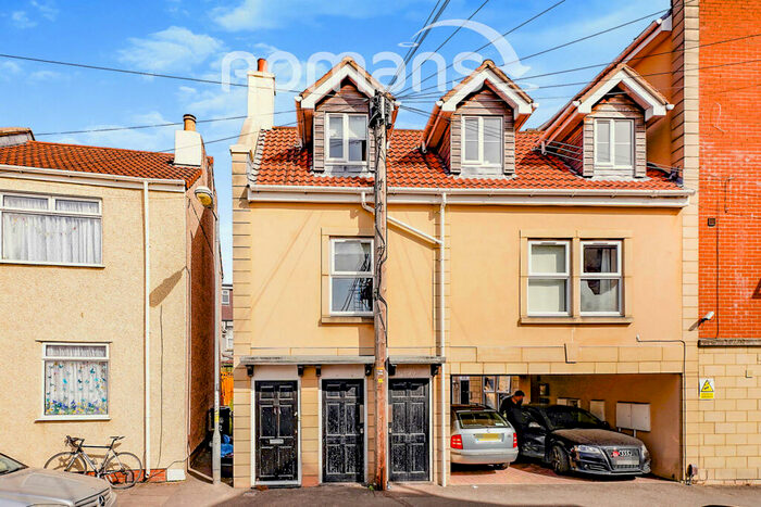 2 Bedroom Apartment To Rent In North Street, Bedminster, BS3