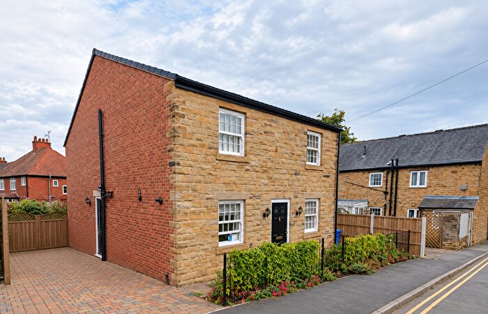 4 Bedroom House To Rent In Upper Moor Street, Chesterfield, S40