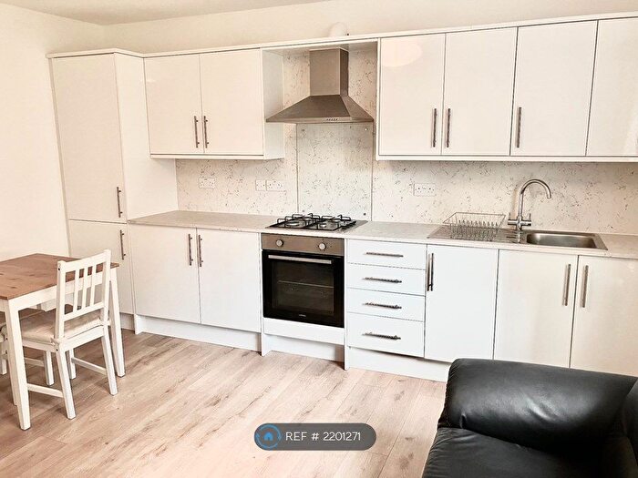 3 Bedroom Flat To Rent In Pilrig Street, Edinburgh, EH6