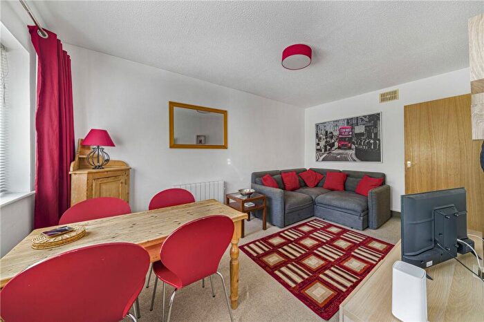 1 Bedroom Apartment For Sale In Brunswick Quay, London, SE16