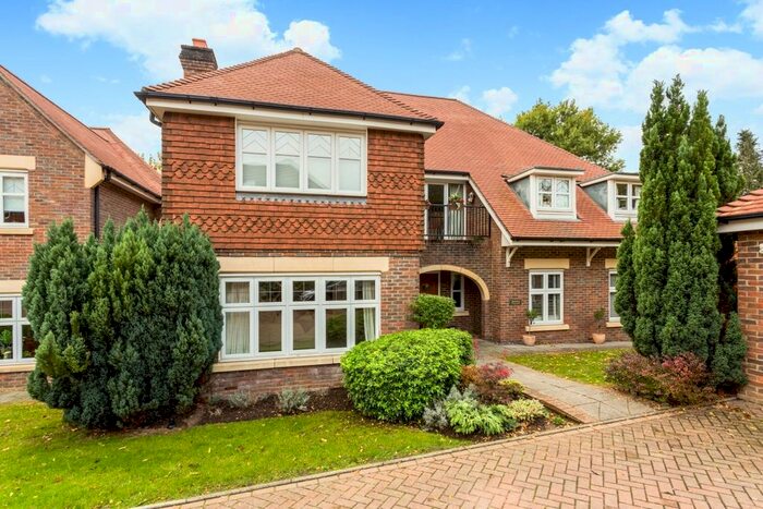 5 Bedroom Detached House To Rent In Chipstead Way, Banstead, SM7
