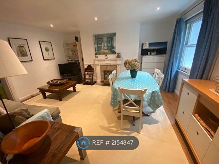 3 Bedroom Flat To Rent In Maze Hill Entrance, London, SE3