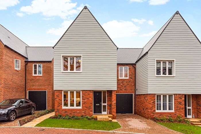 4 Bedroom Link Detached House For Sale In Tern Avenue, Horsham, RH12