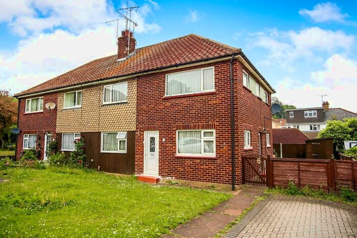 2 Bedroom Maisonette To Rent In Avon Close, Gravesend, Kent, DA12