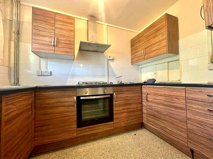 3 Bedroom Flat To Rent In Newbold Croft, Nechells, Birmingham, B7