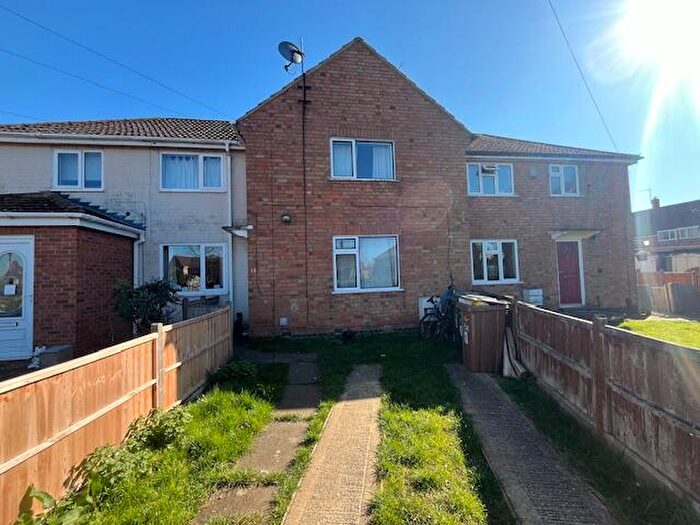 3 Bedroom House To Rent In Chapman Grove, Corby, NN17