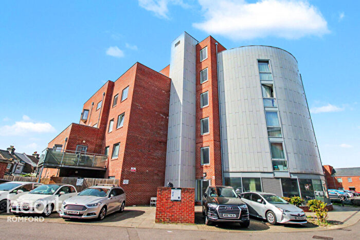 2 Bedroom Apartment To Rent In Serpentine Close, Romford, RM6