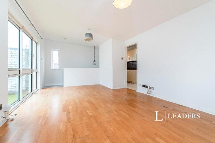 2 Bedroom Flat To Rent In Grenville Court, Ham View, CR0