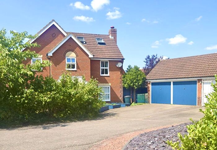 5 Bedroom Detached House For Sale In Hengistbury Lane, Tattenhoe, Milton Keynes, MK4