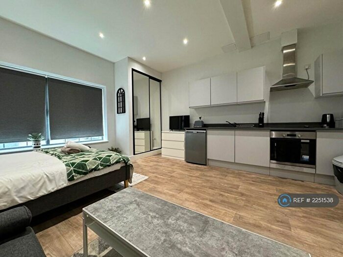 Studio To Rent In Alma Street, Luton, LU1