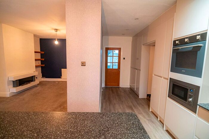 3 Bedroom Semi-Detached House For Sale In Woodford Green Road, Birmingham, B28