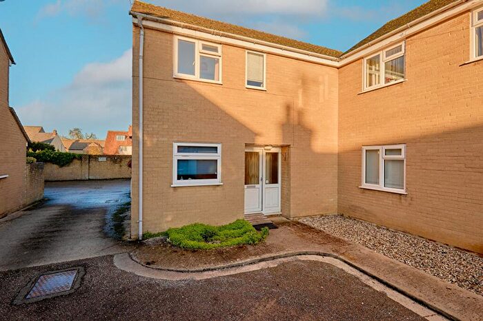 3 Bedroom End Of Terrace House For Sale In Gloucester Place, Witney, OX28