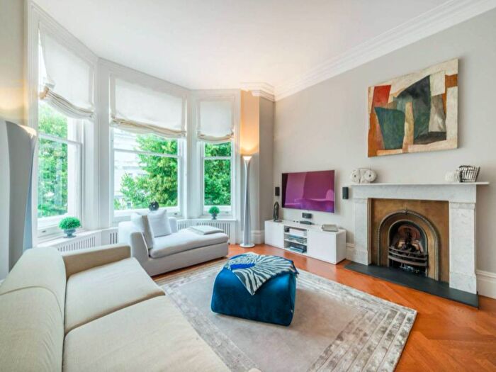 2 Bedroom Flat To Rent In Holland Park, London, W11
