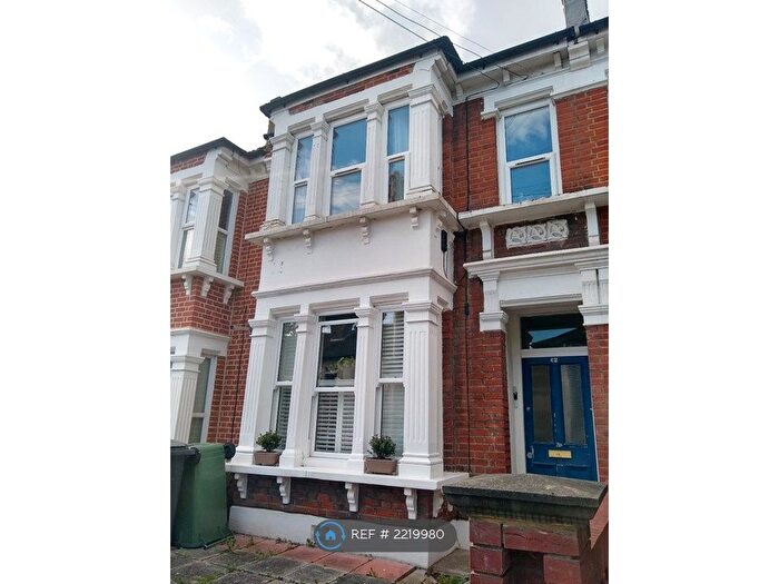 2 Bedroom Flat To Rent In Walthamstow, London, E17