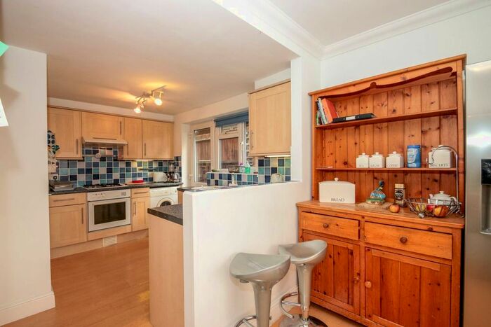 3 Bedroom Detached House To Rent In Twelve Acre Close, Leatherhead, KT23