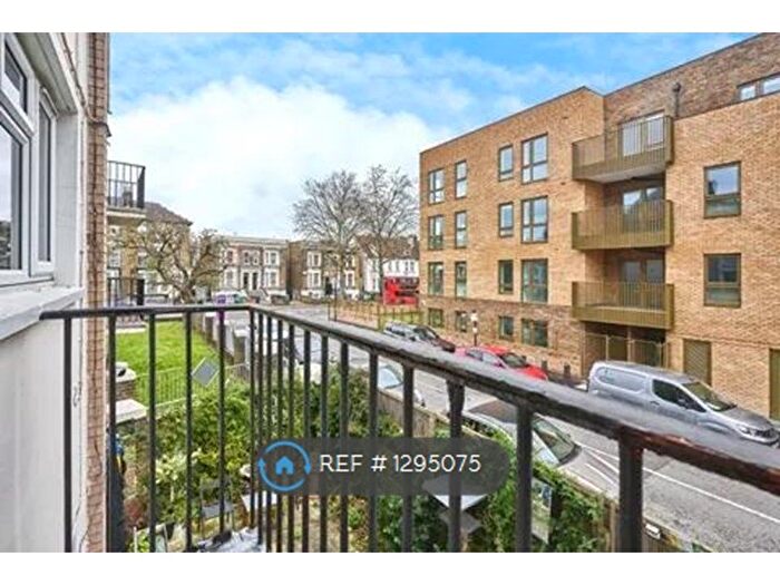 2 Bedroom Flat To Rent In Fyfield Court, London, E7