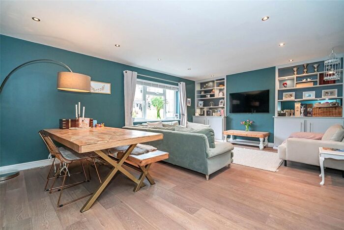 4 Bedroom Semi-Detached House For Sale In Cholmeley Park, Highgate, London, N6