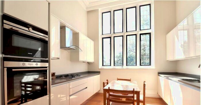 2 Bedroom Flat To Rent In Courtyard House, Mill Hill, London, NW7