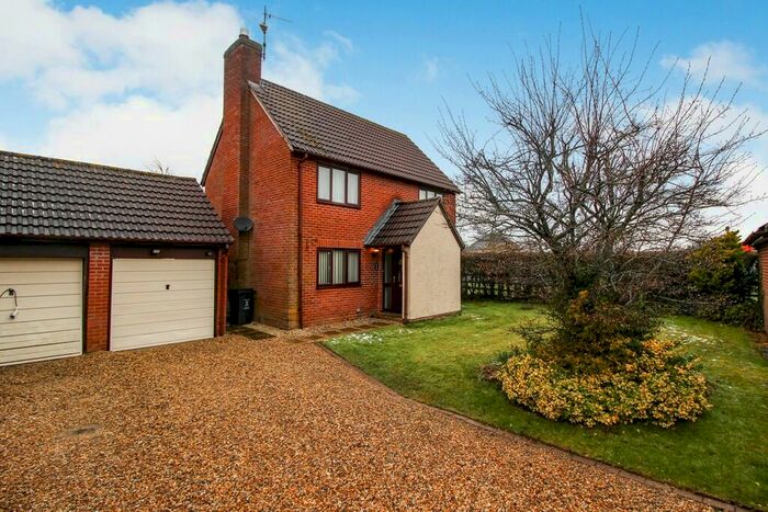 3 Bedroom Detached House To Rent In Yew Tree Gardens, South Marston, Swindon, SN3